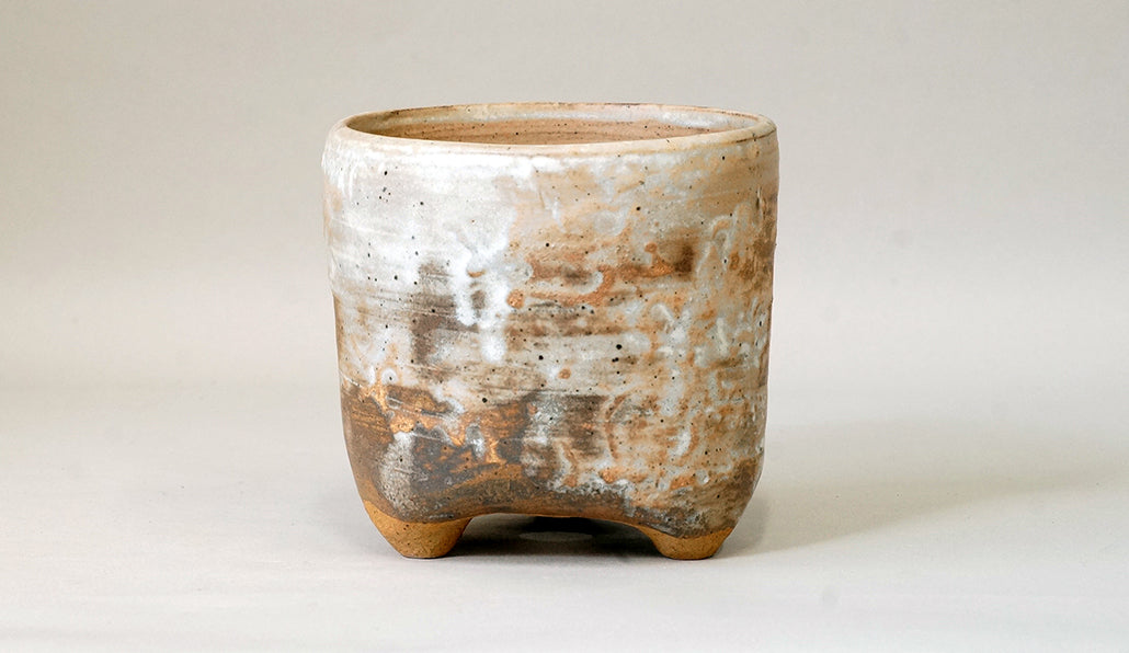 幹肌模様の三つ脚丸鉢 艸屋 11cm A001