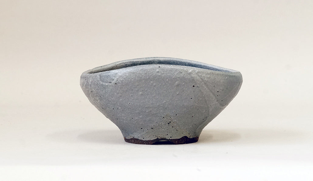 艸屋 グレーの扇形盆栽鉢 13cm A022