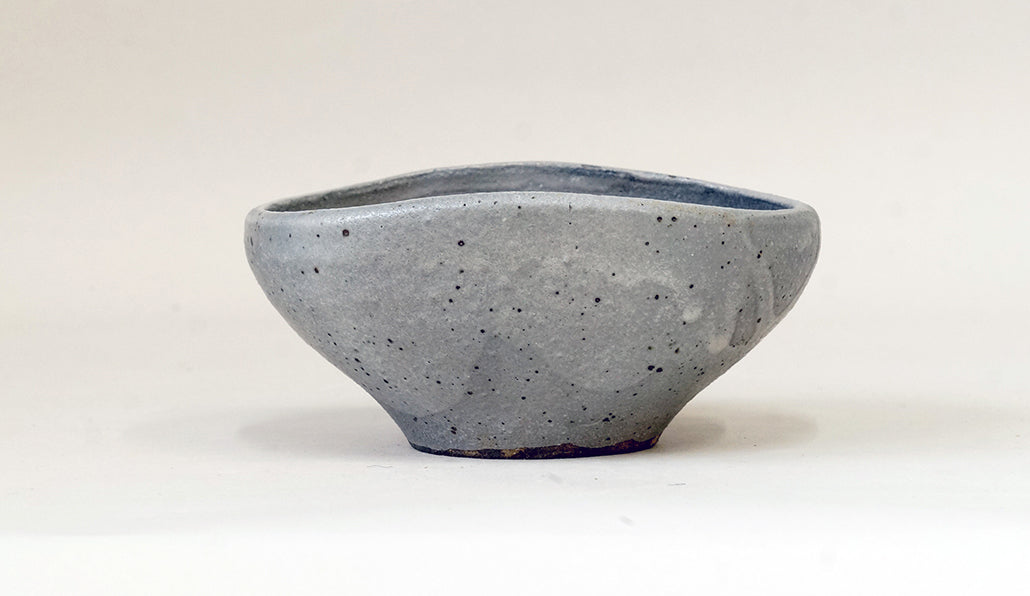 艸屋 グレーの扇形盆栽鉢 12.5cm A023