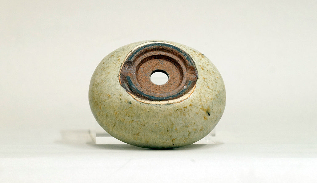 ベージュ色の扇形盆栽鉢 艸屋 10.3cm A075