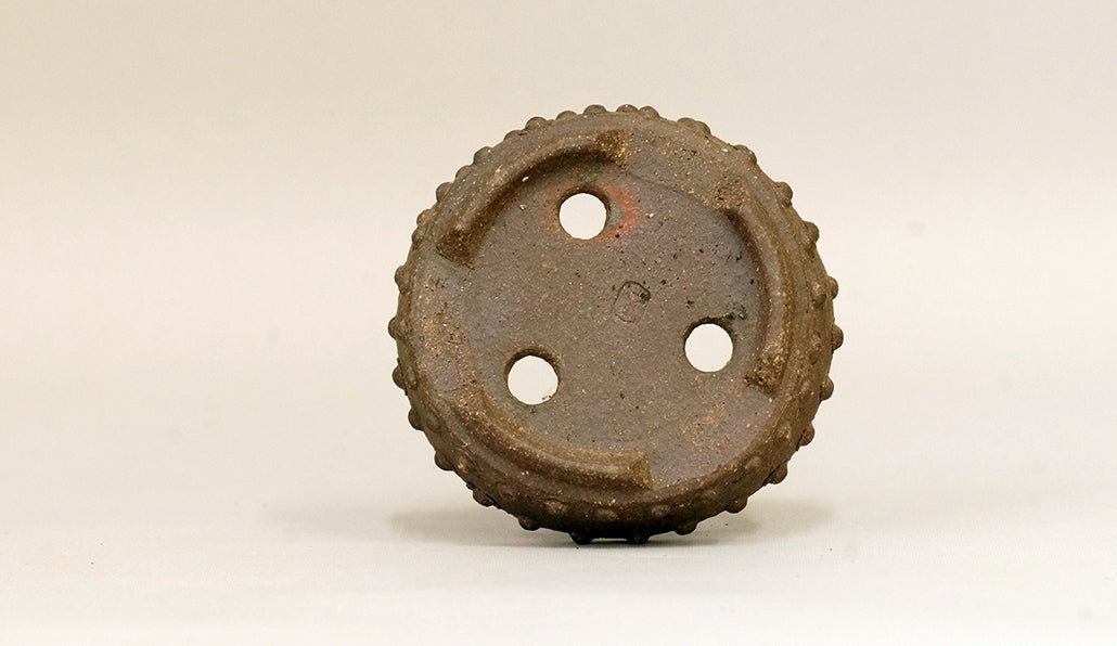 鋲打ち無釉浅鉢 越前文山 7.4cm B050