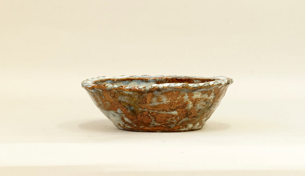 ベージュに白の丸鉢 越前文山 15cm B077