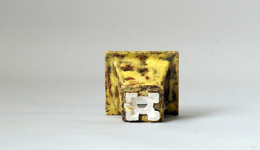カリーナ イエローとベージュのフチ付き正方鉢 6.5cm