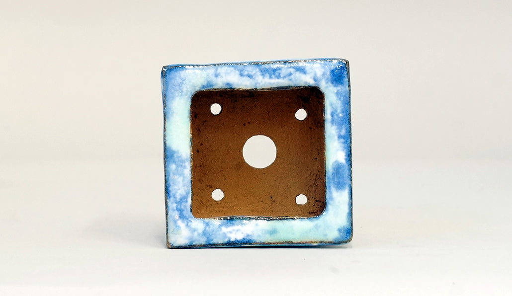 カリーナ 氷の色の広縁正方鉢 7.2cm C21047