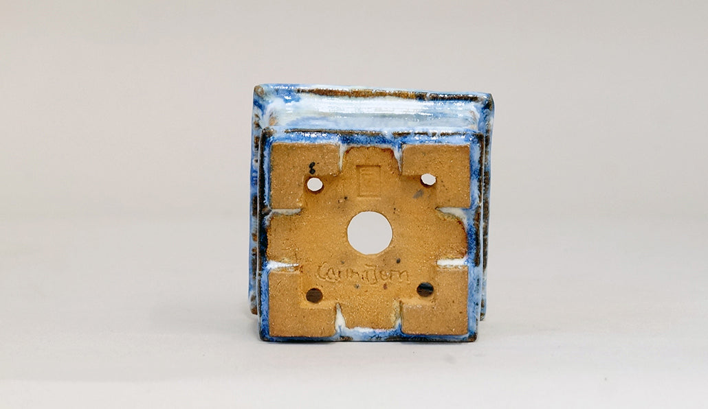 カリーナ 氷の色の広縁正方鉢 7.2cm C21047