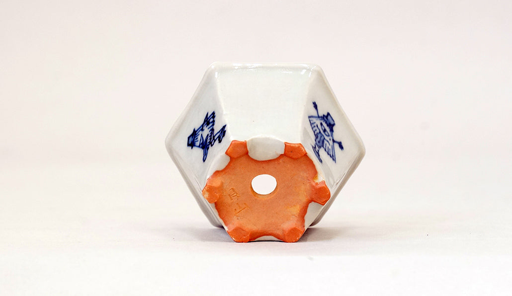 再入荷!傘お化けの六角鉢 月山 7cm JG335