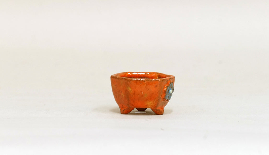 お花のレリーフ六角鉢 みさき圭 3.5cm K022