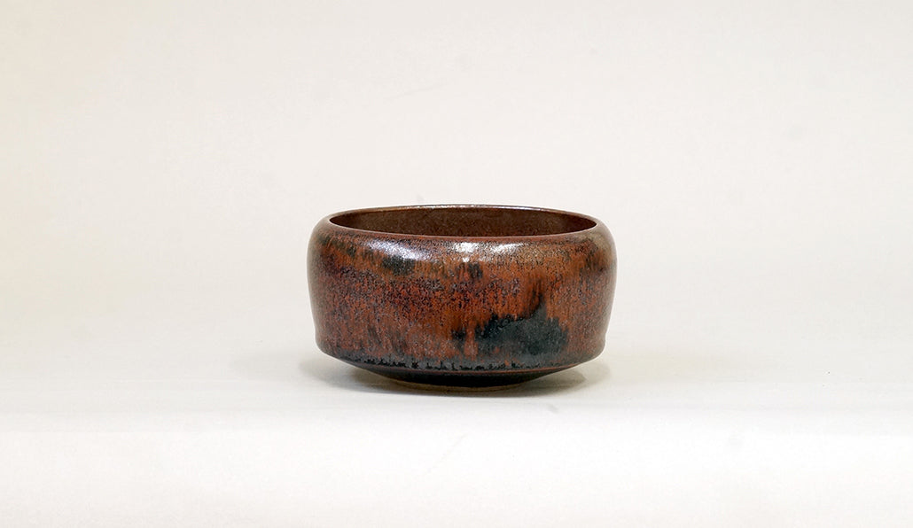 円盤型のこげ茶色丸鉢 艸屋 12cm A074