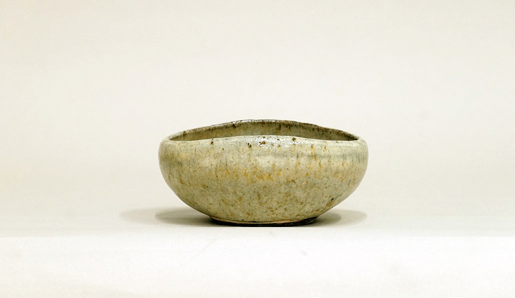 ベージュ色の扇形盆栽鉢 艸屋 10.3cm A075　