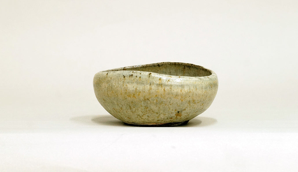 ベージュ色の扇形盆栽鉢 艸屋 10.3cm A075　