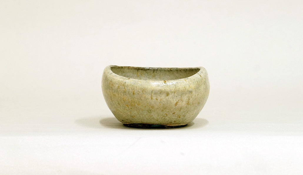 ベージュ色の扇形盆栽鉢 艸屋 10.3cm A075　