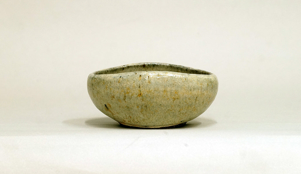 ベージュ色の扇形盆栽鉢 艸屋 10.3cm A075　
