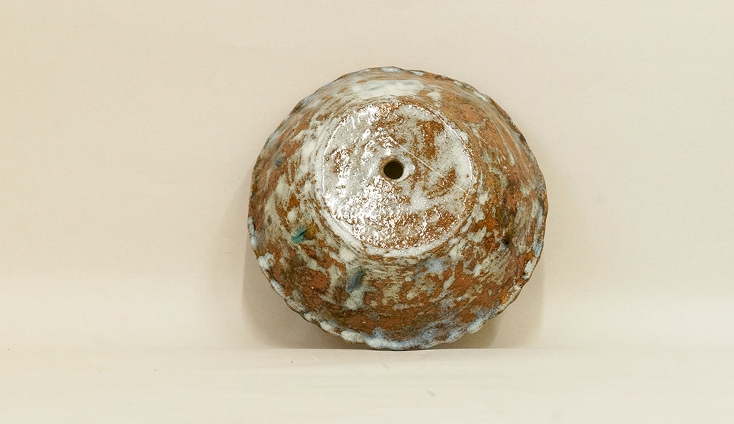 ベージュに白の丸鉢 越前文山 15cm B077