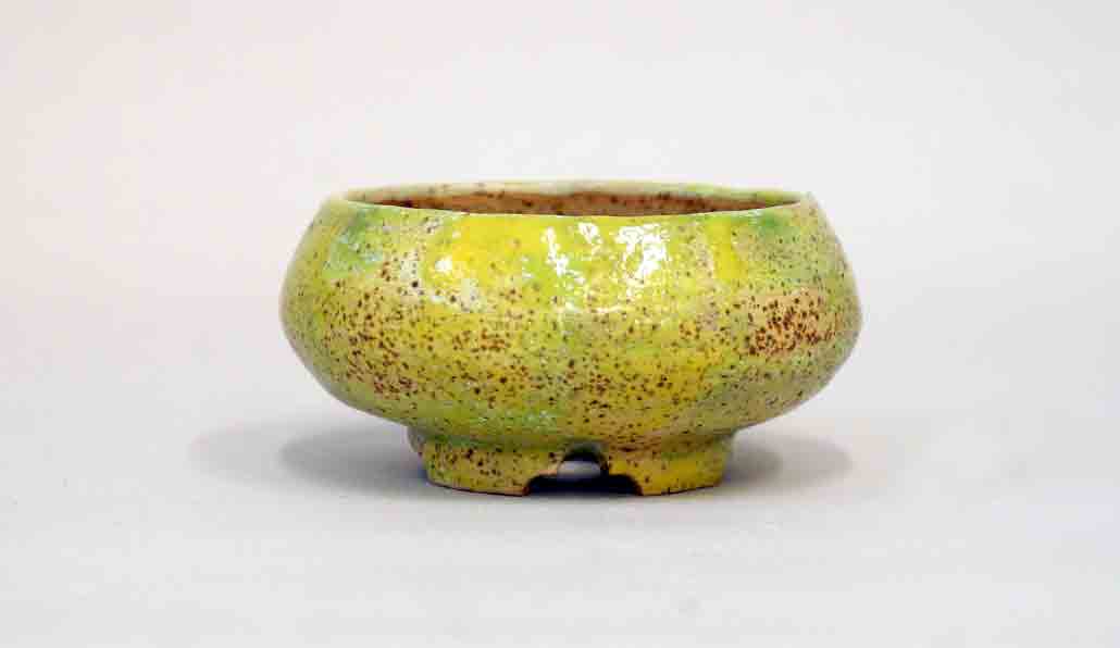イエローグリーンの丸鉢 カリーナ 8.5 × 4.0 cm   開口部 7.5cm