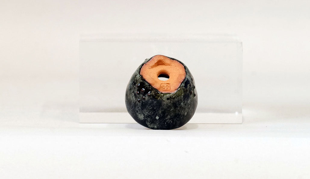 黒の鋲打ち丸鉢 みさき圭 4.3cm K043