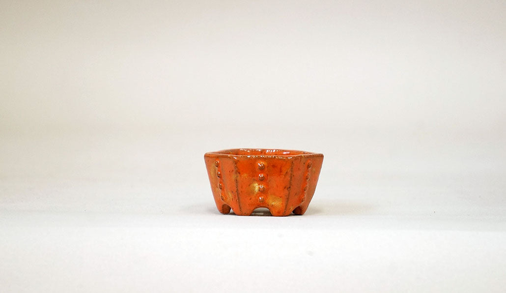 オレンジの鋲打ち六角鉢 みさき圭 4.3cm K046