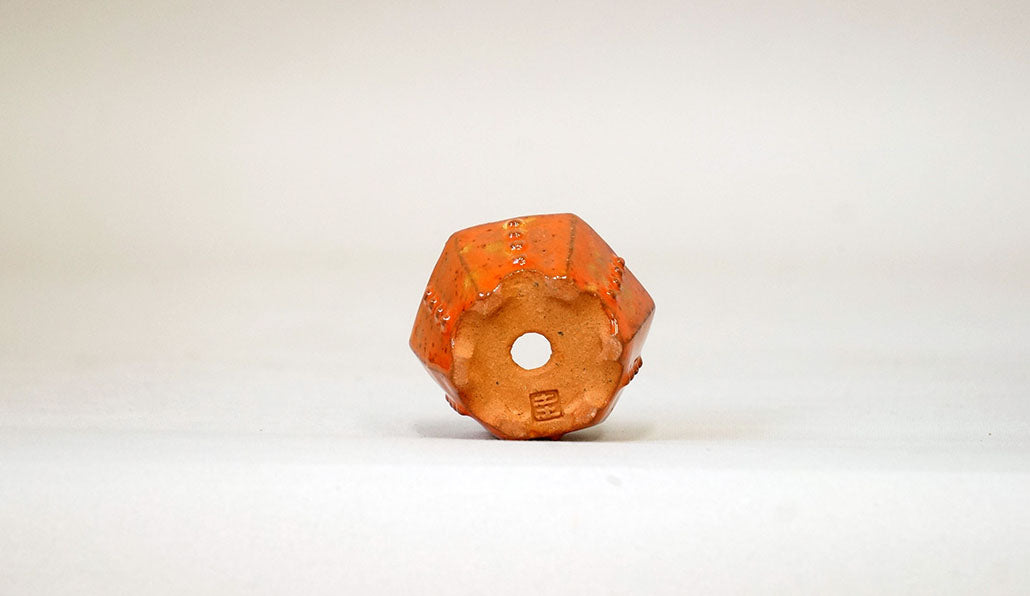 オレンジの鋲打ち六角鉢 みさき圭 4.3cm K046