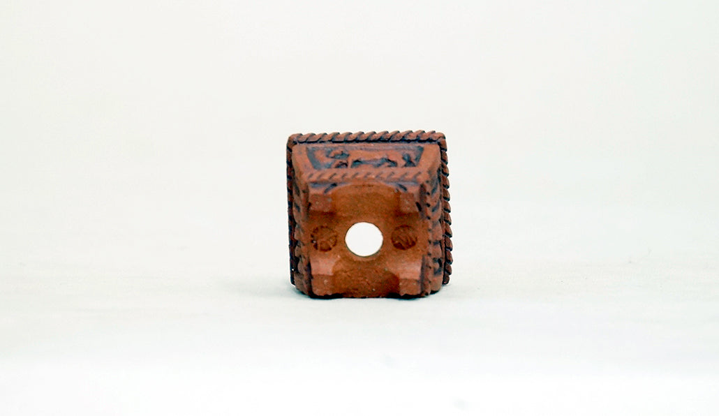 左を向く馬の正方鉢 コブ 2.6cm KB023